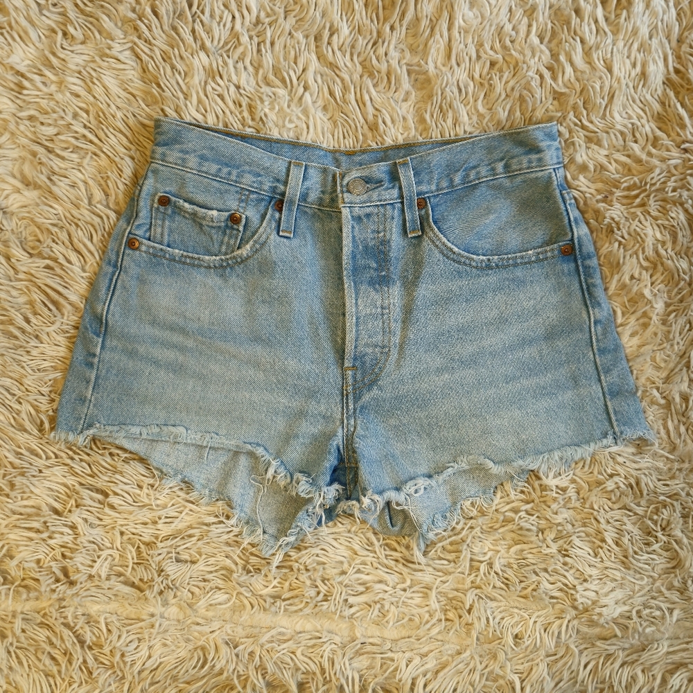 Levi's shorts - Picture 2 of 7